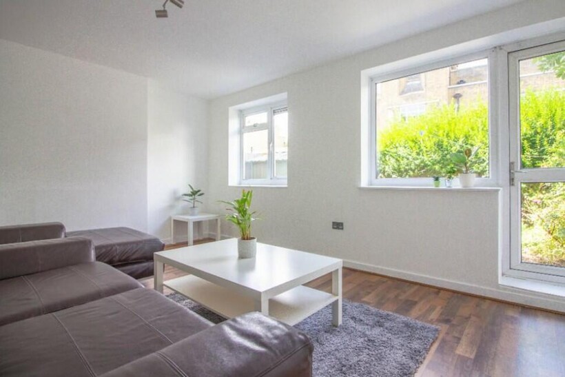London E3 3 bed apartment to rent - £2,850 pcm (£658 pw)