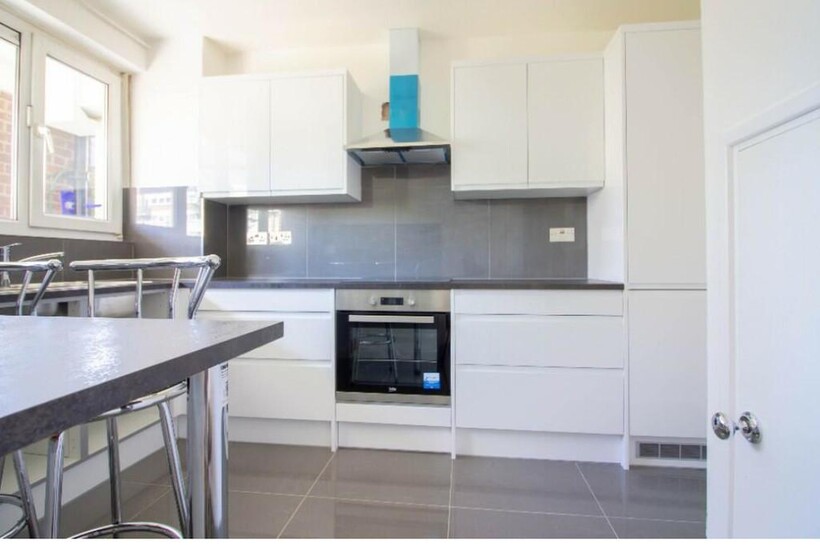 London E3 3 bed apartment to rent - £2,850 pcm (£658 pw)