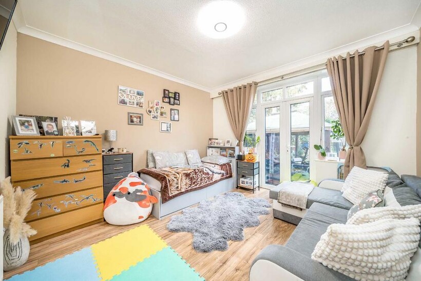 Seymour Gardens, Feltham TW13 4 bed detached house to rent - £2,995 pcm (£691 pw)