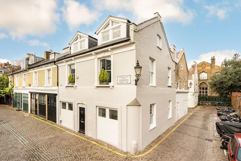 Pembroke Mews, London W8 5 bed end of terrace house to rent - £12,497 pcm (£2,884 pw)