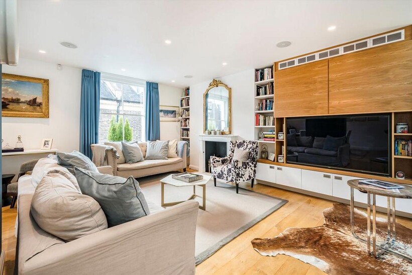 Pembroke Mews, London W8 5 bed end of terrace house to rent - £12,497 pcm (£2,884 pw)