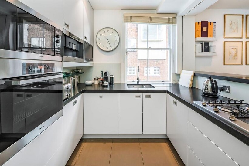 Pembroke Mews, London W8 5 bed end of terrace house to rent - £12,497 pcm (£2,884 pw)