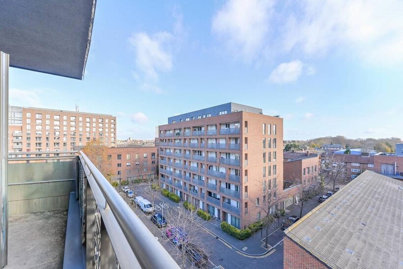 Maddison BUilding, E16, Canning Town... 2 bed flat to rent - £2,200 pcm (£508 pw)