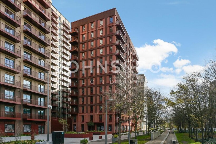 Peninsula Gardens, Greenwich... 1 bed apartment to rent - £2,396 pcm (£553 pw)