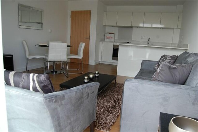 Kara Court, 15 Seven Sea Gardens... 1 bed apartment to rent - £1,750 pcm (£404 pw)