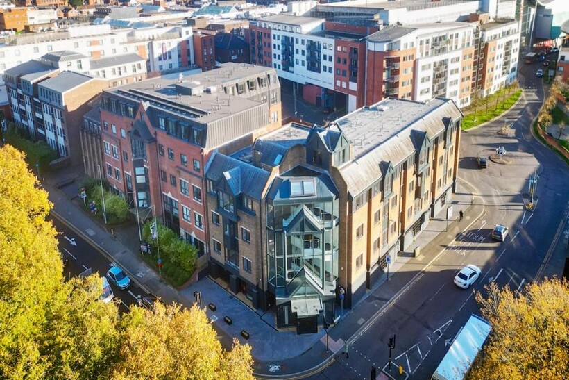 Camberley 2 bed apartment to rent - £1,575 pcm (£363 pw)