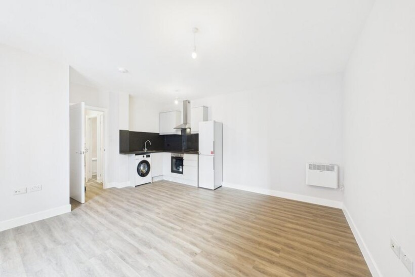 Camberley 2 bed apartment to rent - £1,575 pcm (£363 pw)