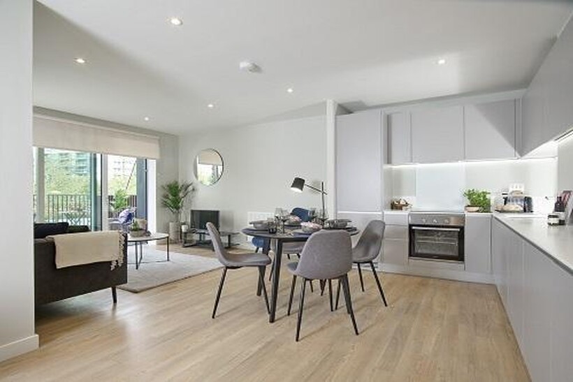 Windlass Apartments, Tottenham Hale... 2 bed apartment to rent - £2,560 pcm (£591 pw)