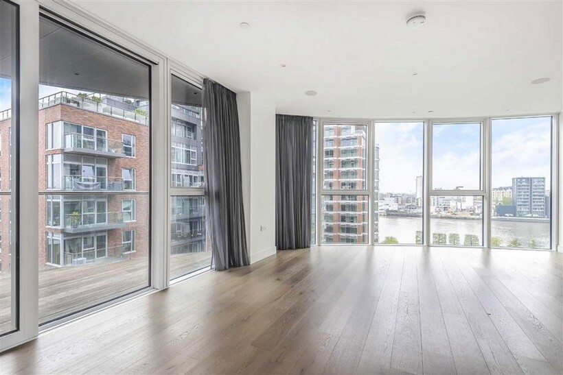 Juniper Drive, London SW18 3 bed flat to rent - £4,398 pcm (£1,015 pw)