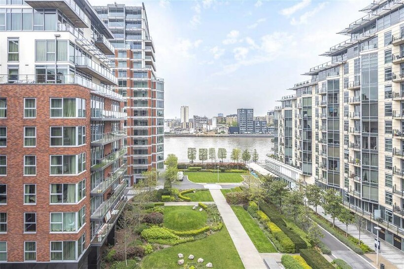 Juniper Drive, London SW18 3 bed flat to rent - £4,398 pcm (£1,015 pw)