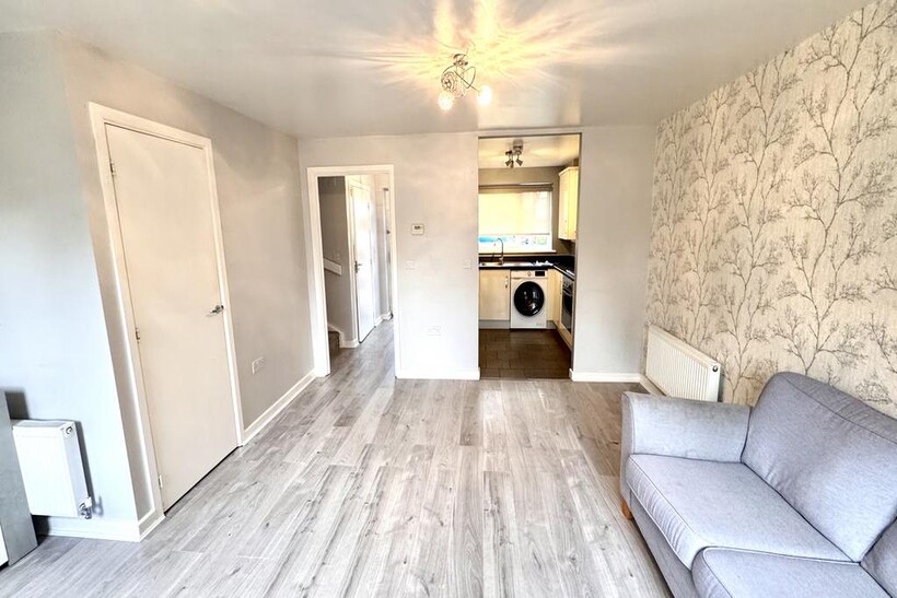 Stones Avenue, Dartford DA1 2 bed detached house to rent - £1,850 pcm (£427 pw)