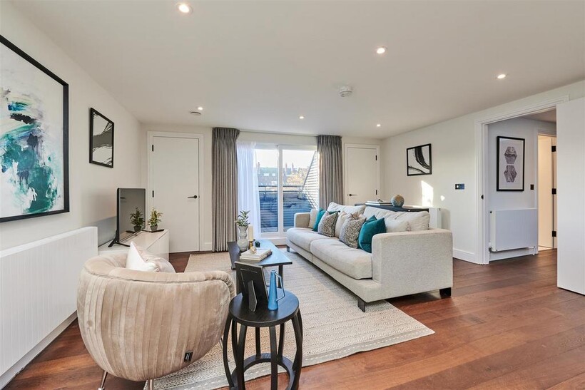 BEECHCROFT AVENUE, GOLDERS GREEN, NW11 2 bed apartment to rent - £3,098 pcm (£715 pw)