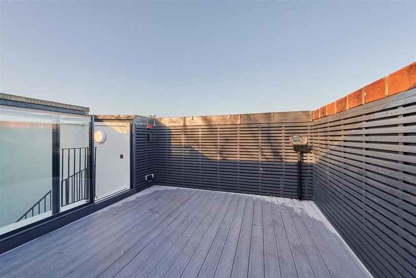 BEECHCROFT AVENUE, GOLDERS GREEN, NW11 2 bed apartment to rent - £3,098 pcm (£715 pw)