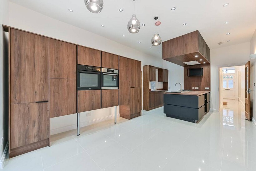 St Leonards Road, Mortlake, London, SW14 5 bed semi-detached house to rent - £5,495 pcm (£1,268 pw)