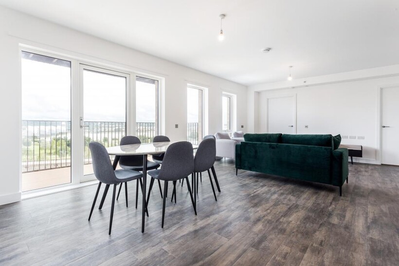 Millet Place, Pontoon Dock London E16 3 bed apartment to rent - £3,375 pcm (£779 pw)
