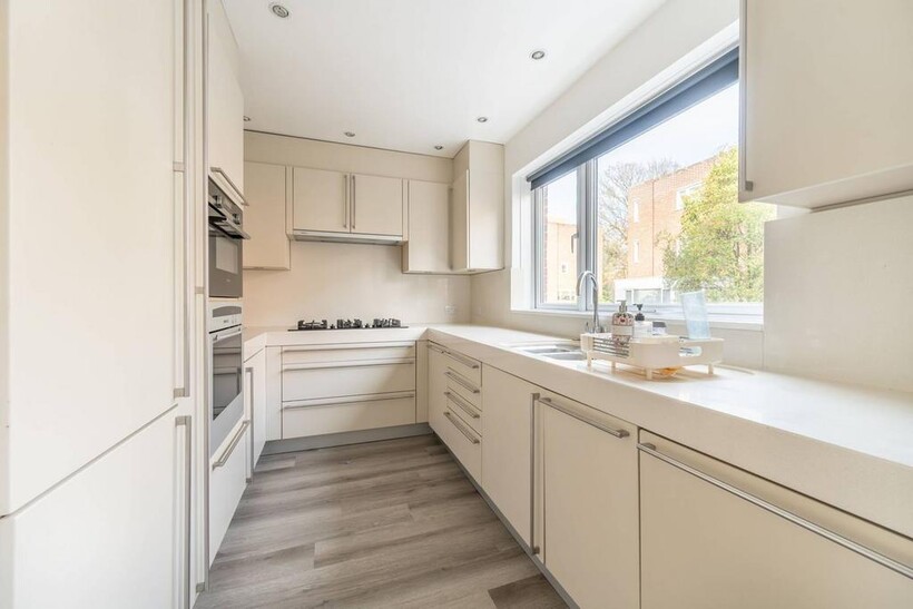 Woodsford Square, Holland Park... 5 bed terraced house to rent - £8,996 pcm (£2,076 pw)