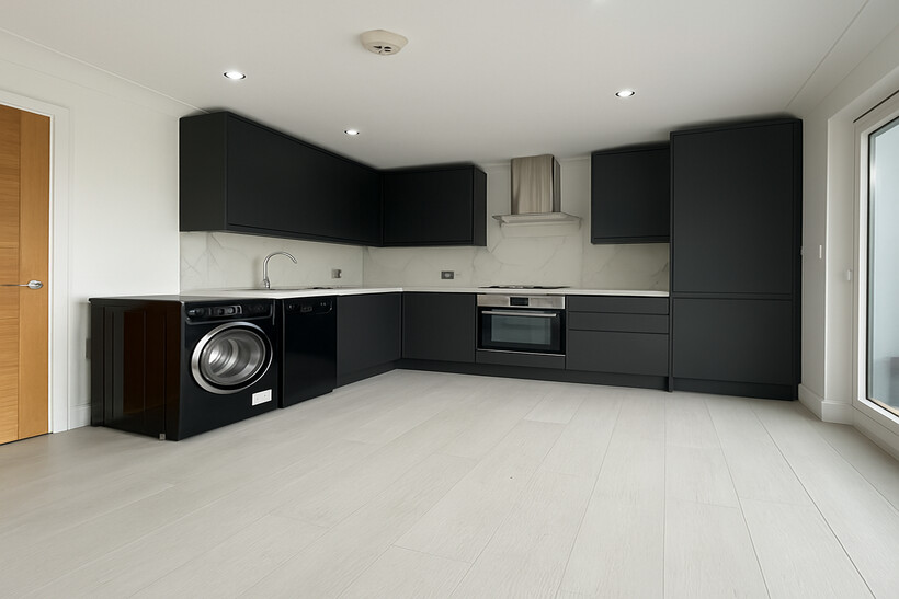 Dormans Court, Cheam Road, Epsom 2 bed apartment to rent - £1,725 pcm (£398 pw)