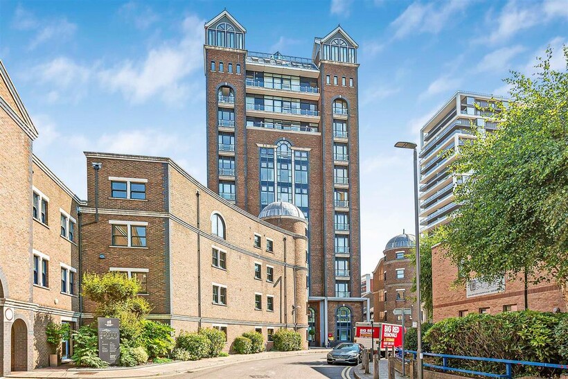 Plantation Wharf, Battersea, SW11 1 bed flat to rent - £2,578 pcm (£595 pw)
