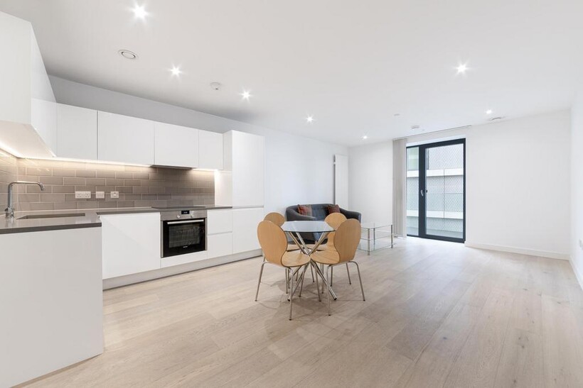 Fairwater House, Royal Wharf, London... 1 bed apartment to rent - £1,998 pcm (£461 pw)
