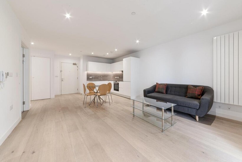 Fairwater House, Royal Wharf, London... 1 bed apartment to rent - £1,998 pcm (£461 pw)