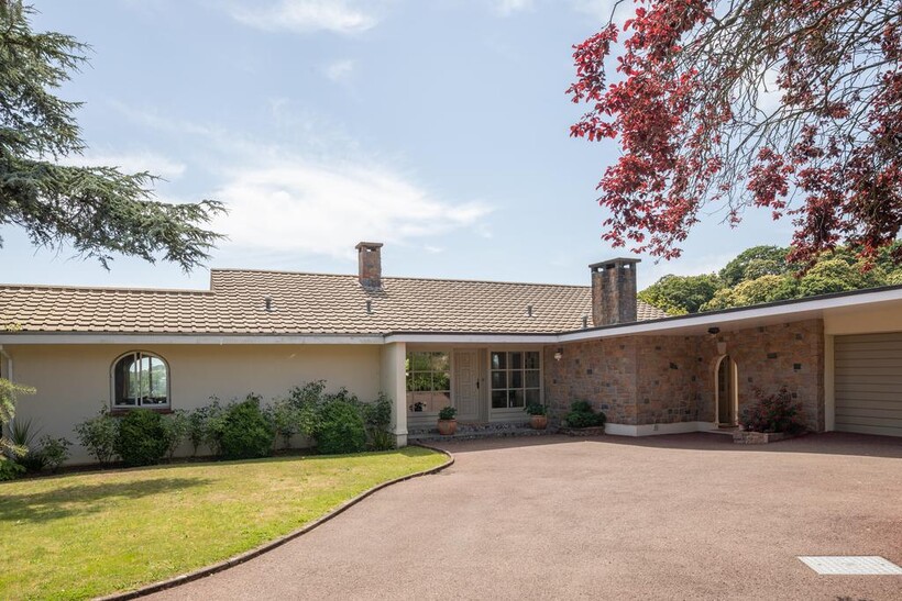 Le Petit Catillon, Grouville, Jersey 5 bed detached house to rent - £7,500 pcm (£1,731 pw)