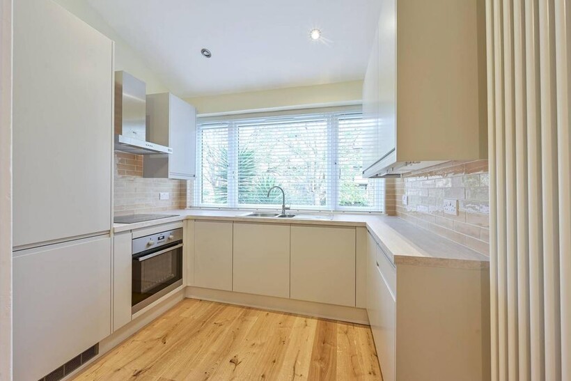 Ringford Road, West Hill, London, SW18 2 bed flat to rent - £3,825 pcm (£883 pw)