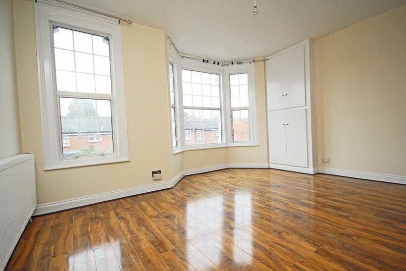 Avenue Road, London W3 3 bed flat to rent - £2,899 pcm (£669 pw)