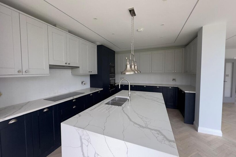 Green Meadows, Ascot, SL5 5 bed detached house to rent - £8,999 pcm (£2,077 pw)