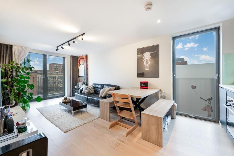 Florian Court, Hastings Road, E16 2 bed apartment to rent - £2,297 pcm (£530 pw)