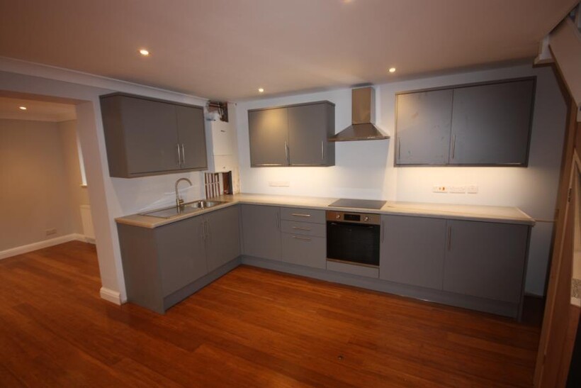 Lawrence Close, Guildford GU4 2 bed semi-detached house to rent - £1,725 pcm (£398 pw)