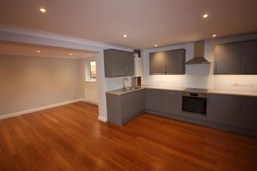 Lawrence Close, Guildford GU4 2 bed semi-detached house to rent - £1,725 pcm (£398 pw)