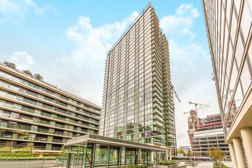 Marsh Wall, London E14 1 bed flat to rent - £2,396 pcm (£553 pw)