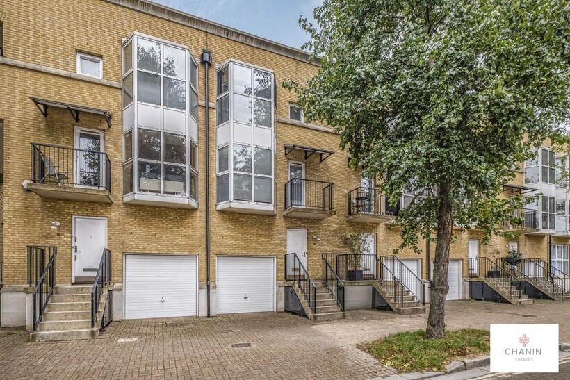 Princes Court, London SE16 1 bed in a house share to rent - £1,050 pcm (£242 pw)