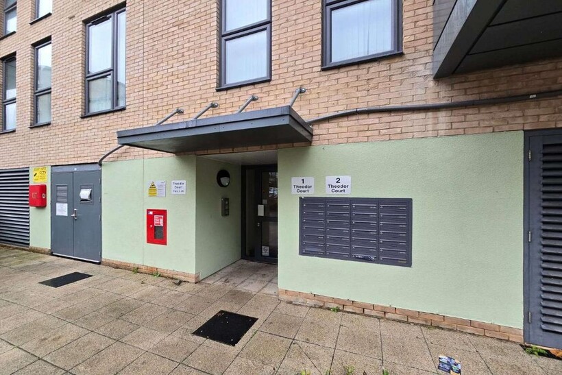 Theodor Court,1 Nobel Close,London 2 bed apartment to rent - £2,300 pcm (£531 pw)