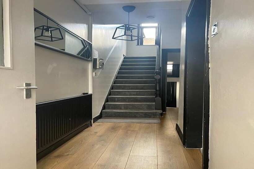 Sidney Street, London E1 8 bed terraced house to rent - £7,999 pcm (£1,846 pw)