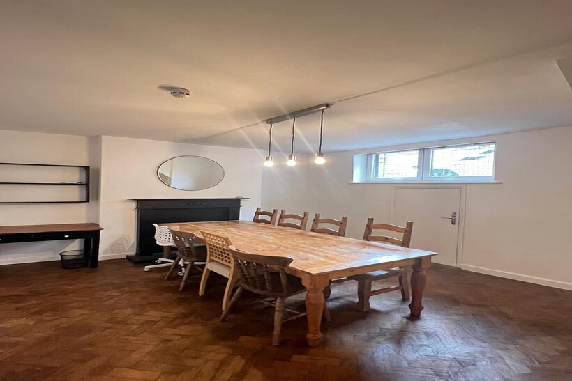 Sidney Street, London E1 8 bed terraced house to rent - £7,999 pcm (£1,846 pw)