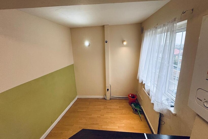 Kenton Lane, Harrow HA3 2 bed flat to rent - £1,649 pcm (£381 pw)