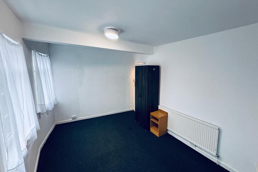 Kenton Lane, Harrow HA3 2 bed flat to rent - £1,649 pcm (£381 pw)