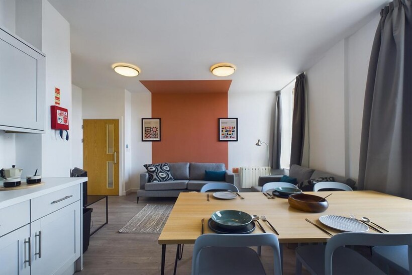 A spacious and inviting large modern living roo...