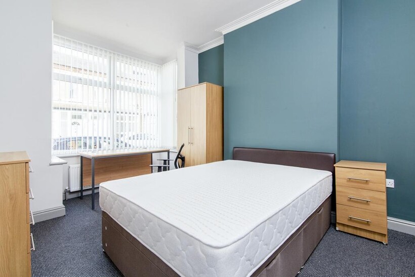 Bright and spacious double bedroom featuring la...