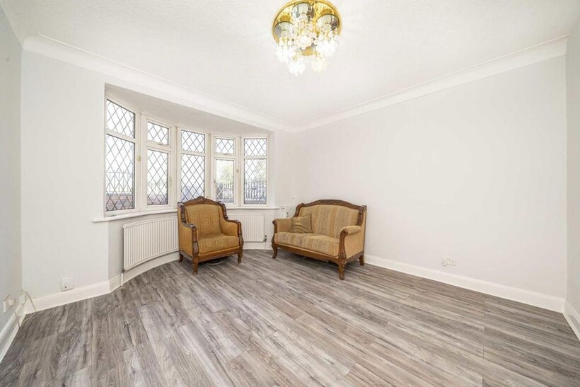Bath Road, Hounslow TW5 7 bed semi-detached house to rent - £5,600 pcm (£1,292 pw)