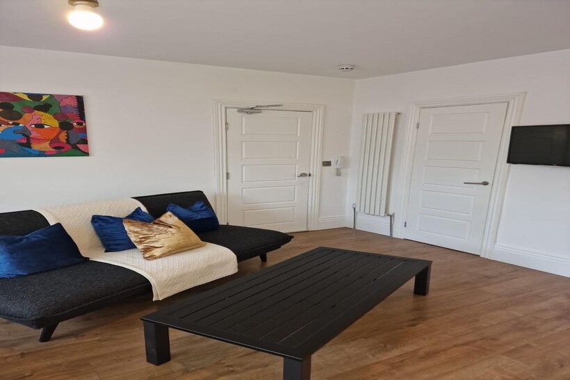 The Crescent, Croydon, CR0 1 bed semi-detached house to rent - £1,070 pcm (£247 pw)