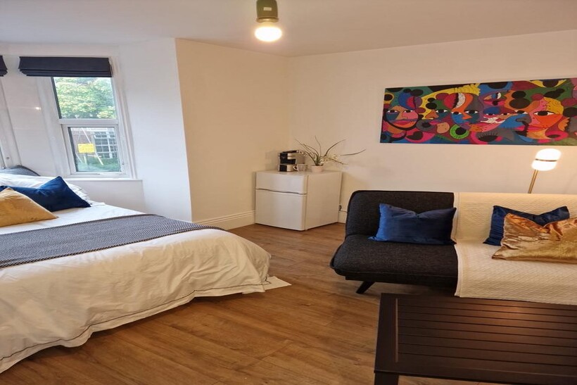 The Crescent, Croydon, CR0 1 bed semi-detached house to rent - £1,070 pcm (£247 pw)