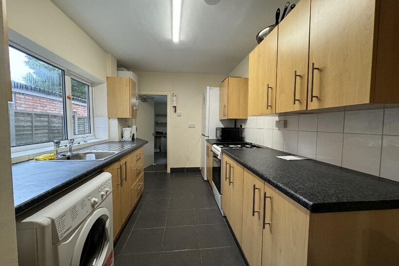 Birmingham B29 5 bed house to rent - £2,129 pcm (£491 pw)
