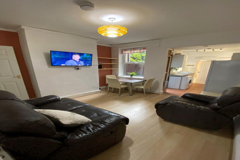 Birmingham B29 4 bed house to rent - £1,912 pcm (£441 pw)