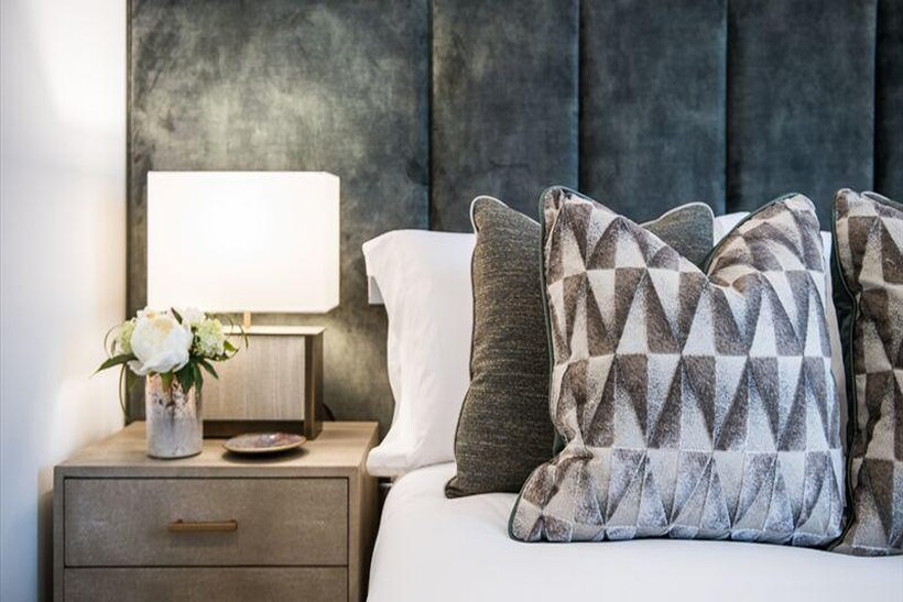 Charles Clowes Walk, London SW11 3 bed apartment to rent - £6,153 pcm (£1,420 pw)