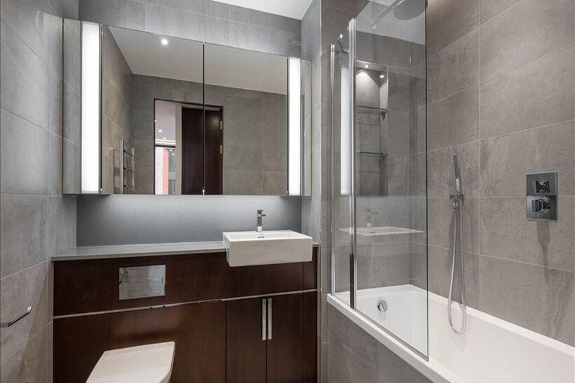 Charles Clowes Walk, London SW11 3 bed apartment to rent - £6,153 pcm (£1,420 pw)