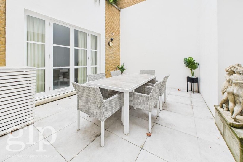 Woods Mews, Mayfair W1K 2 bed apartment to rent - £7,583 pcm (£1,750 pw)