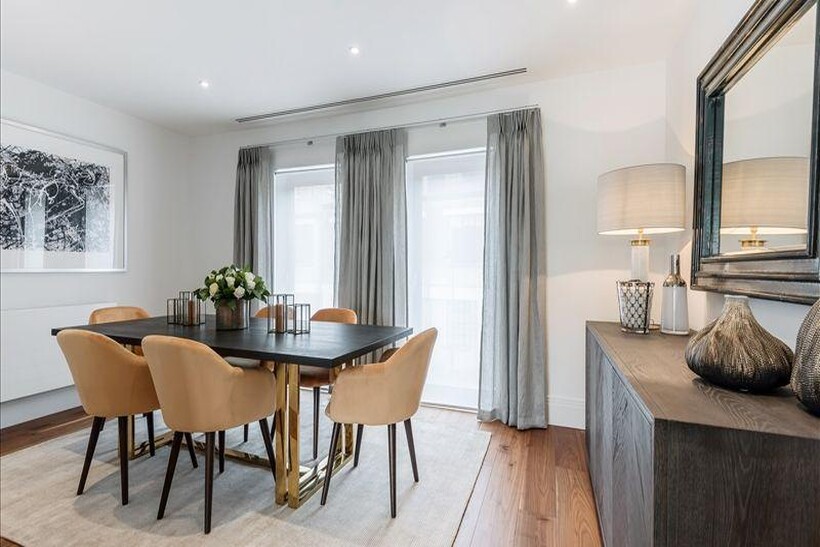 Rainville Road, London W6 3 bed townhouse to rent - £12,177 pcm (£2,810 pw)