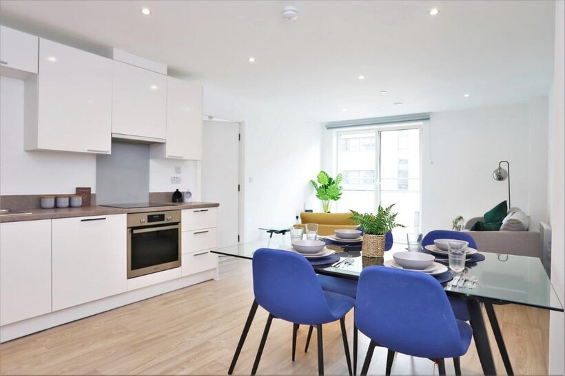 Clippers Quay Salford M50 2 bed apartment to rent - £1,420 pcm (£328 pw)